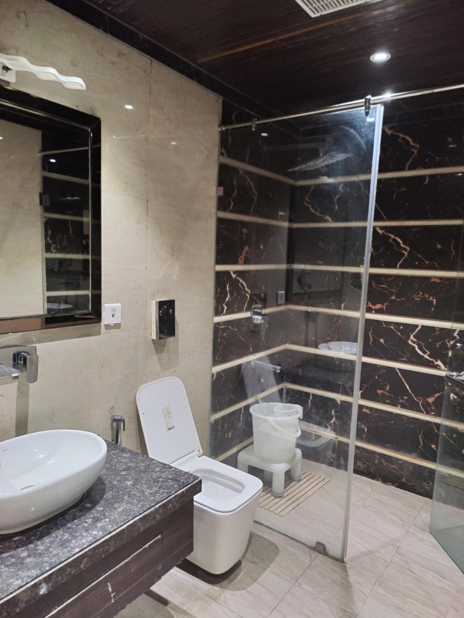 Hotel Sanjay Galaxy,Kanpur Zewnętrze zdjęcie