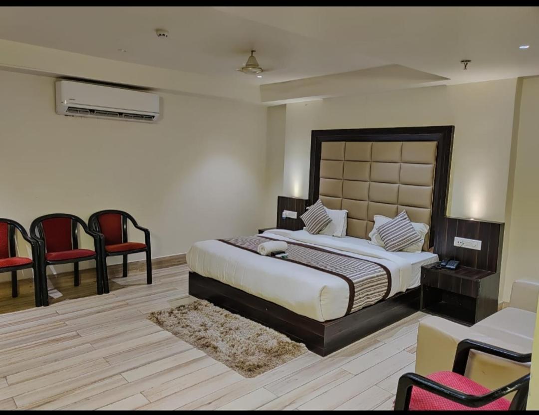 Hotel Sanjay Galaxy,Kanpur Zewnętrze zdjęcie